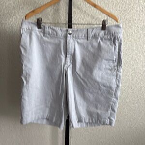 Lululemon Light Gray shorts size 36 EUC